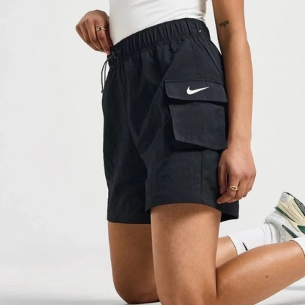 Nike Phoenix Woven Cargo Shorts XS‎ - Picture 3 of 7